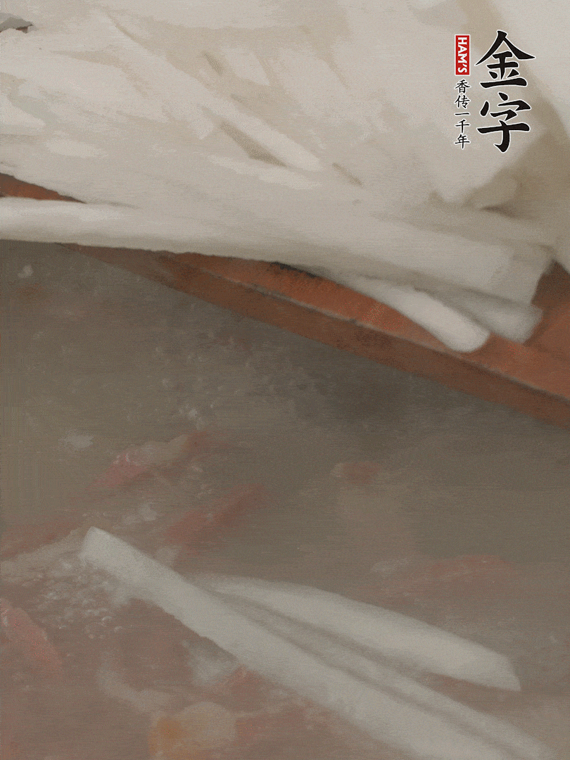 放蘿卜絲，燉5分鐘。