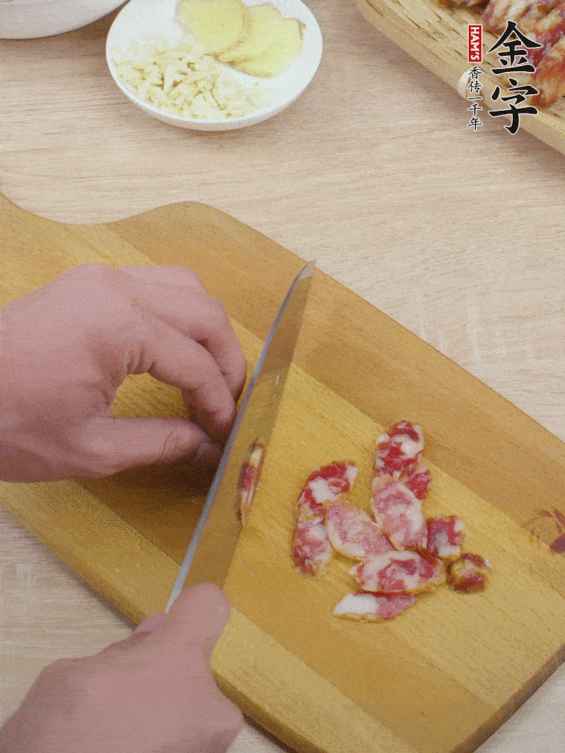 金字土香腸切片。