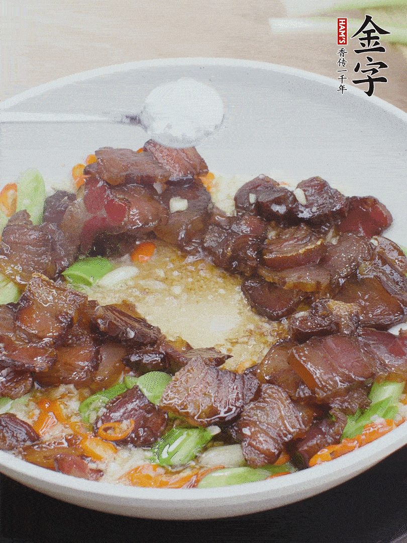 下醬油肉，一點(diǎn)生抽、白糖調(diào)味。