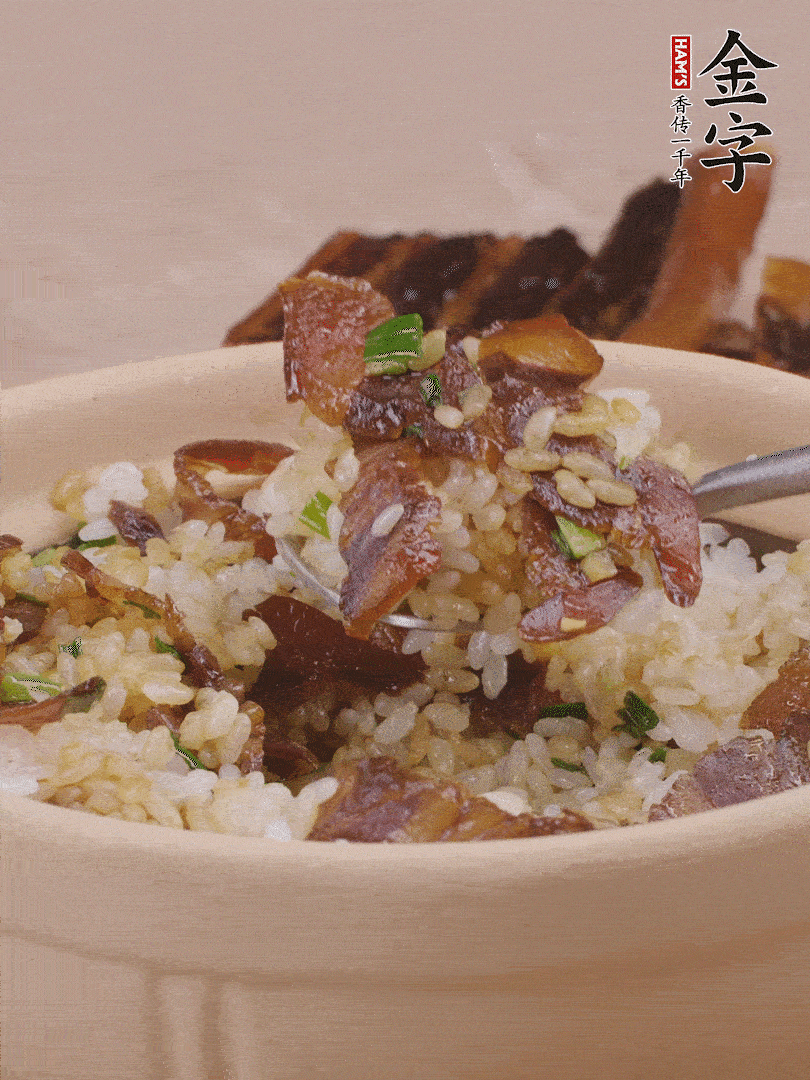 揭蓋后撒點蔥花裝飾，趁熱拌勻。