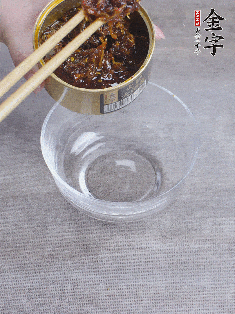 金字火腿大師醬2勺、醬油1勺、白砂糖1/2勺調(diào)勻。