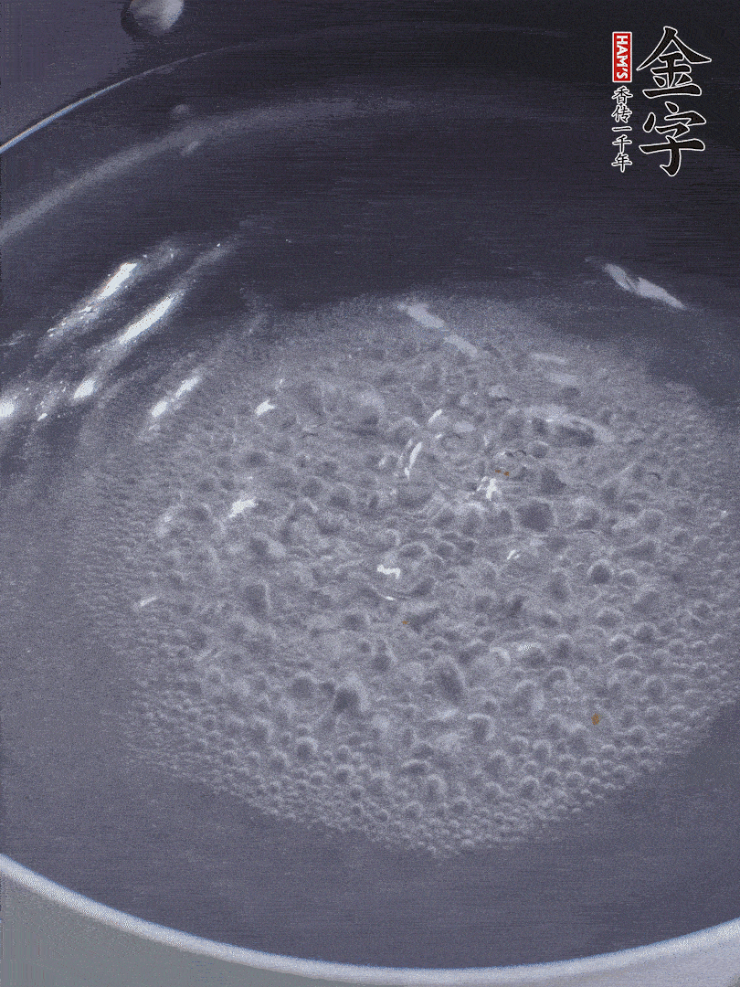 金字醬油肉煮熟切小塊。