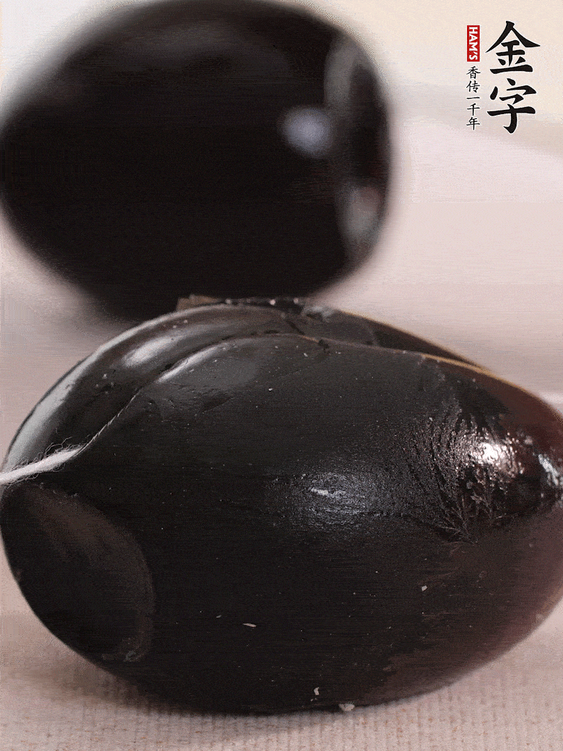 娃娃菜金針菇去跟洗凈，皮蛋改刀。