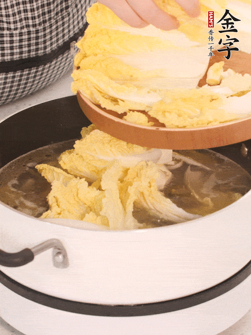 放入娃娃菜、金針菇再燉煮5分鐘。