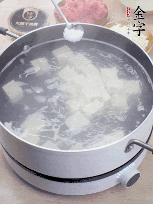 金字火腿上方120g切薄片。