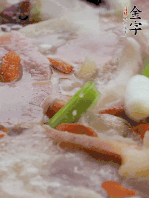 最后下枸杞、蒜白。