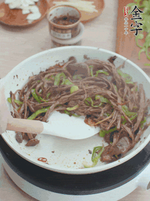 少許鹽調(diào)味。