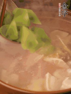 再加入焯水過(guò)的百葉結(jié)、萵筍塊燉15-20分鐘。