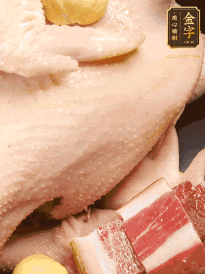 冷水、整雞、蔥結(jié)、姜片、雞油、火腿、板栗（雞肉：水=1:3）