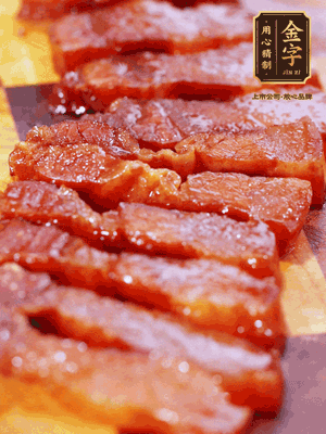 金字醬油肉煮熟，切片